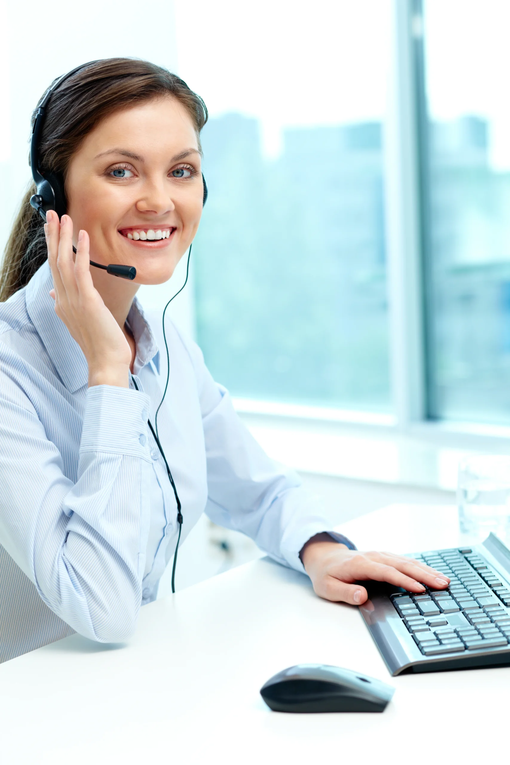 businesswoman-with-headset-talking-someone-online